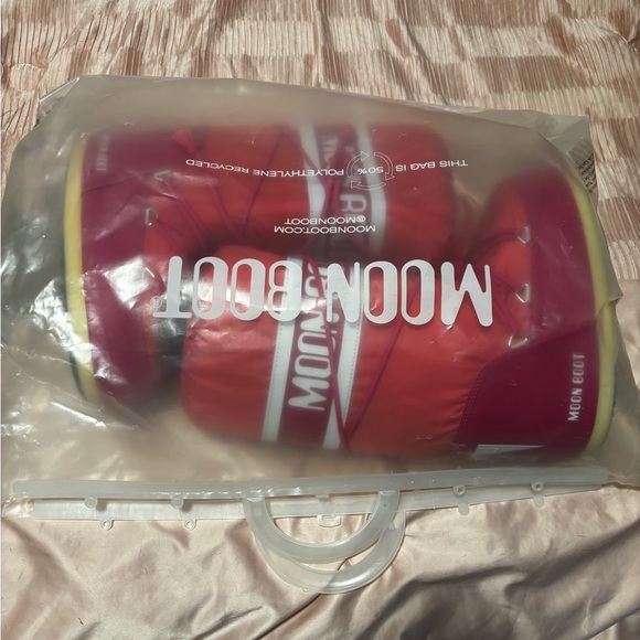 New MOONBOOTS. Still have tags. great for ski trips and colder states. - Picture 6 of 8